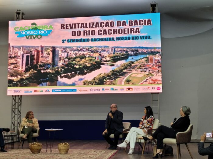 Foto de apresentação do projeto de revitalização da Bacia Hidrográfica do Rio Cachoeira